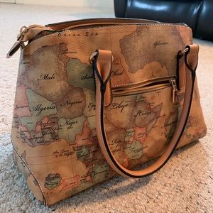 MAP TOTE-HAS MATCHING WALLET